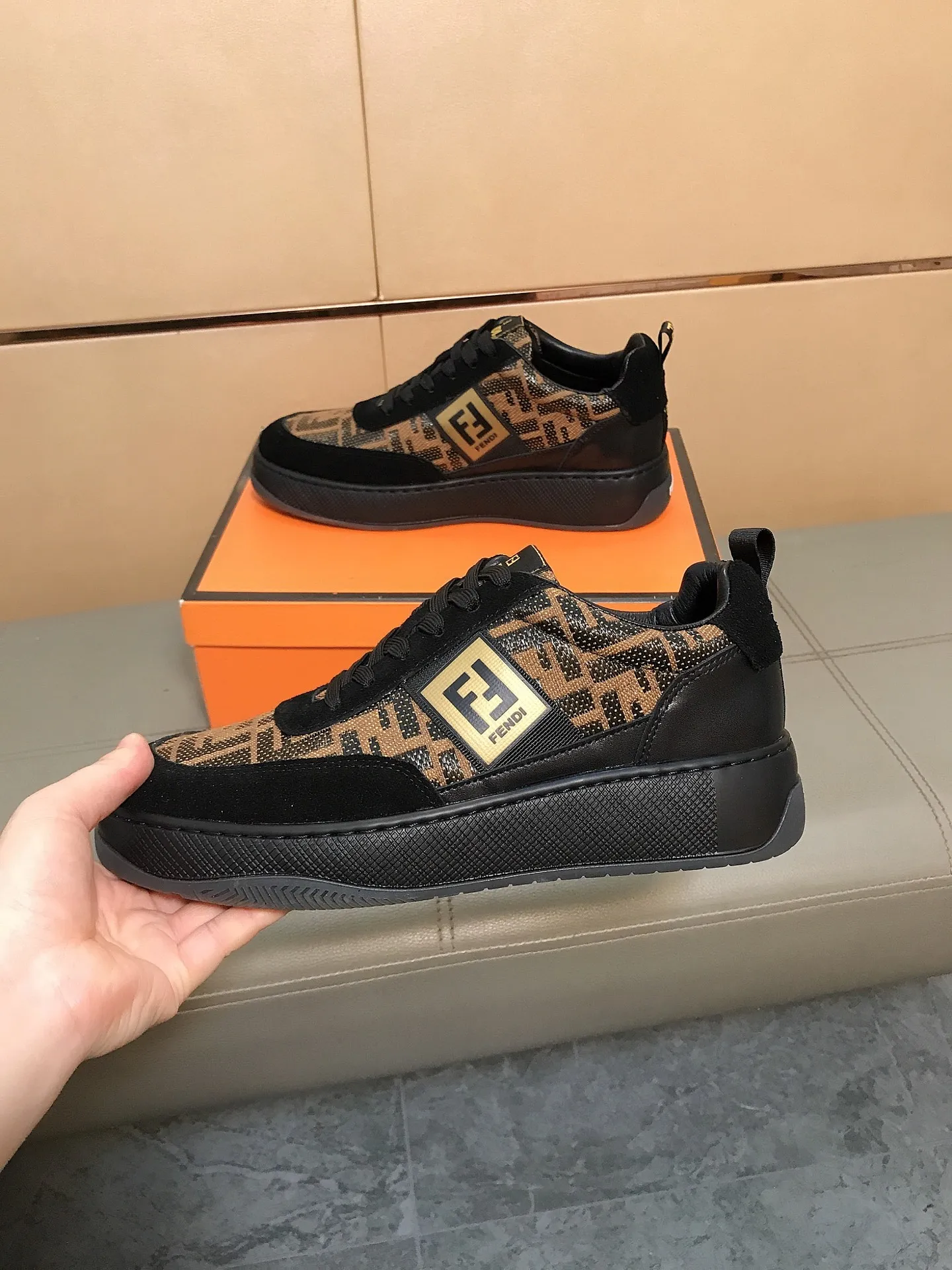 Ex-factory price 420 🔆🔆👉Fendi [Fendi] Men's new low-cut casual shoes are on the market🔥The shoe body is made of brand-specific printed fabric nubuck leather, with sheepskin lining for feet, breathable and does not cover the feet! Fashionable casual shoes 🙈Outsole is ultra-light, non-slip and wear-resistant👣 Standard size 38-44